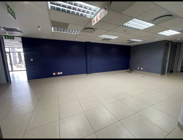 3,440M² OFFICE FOR SALE IN PARKTOWN